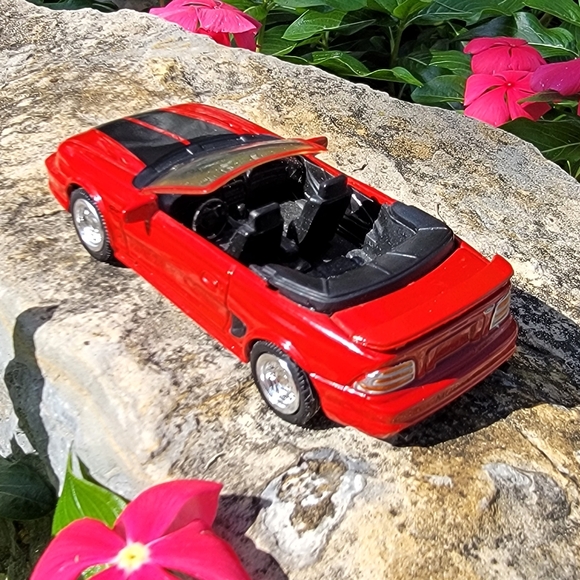 NEW RAY ♡ Red w/Black Racing Stripes 1994 Ford Mustang GT Convertible 1:43 Scale - Picture 11 of 14